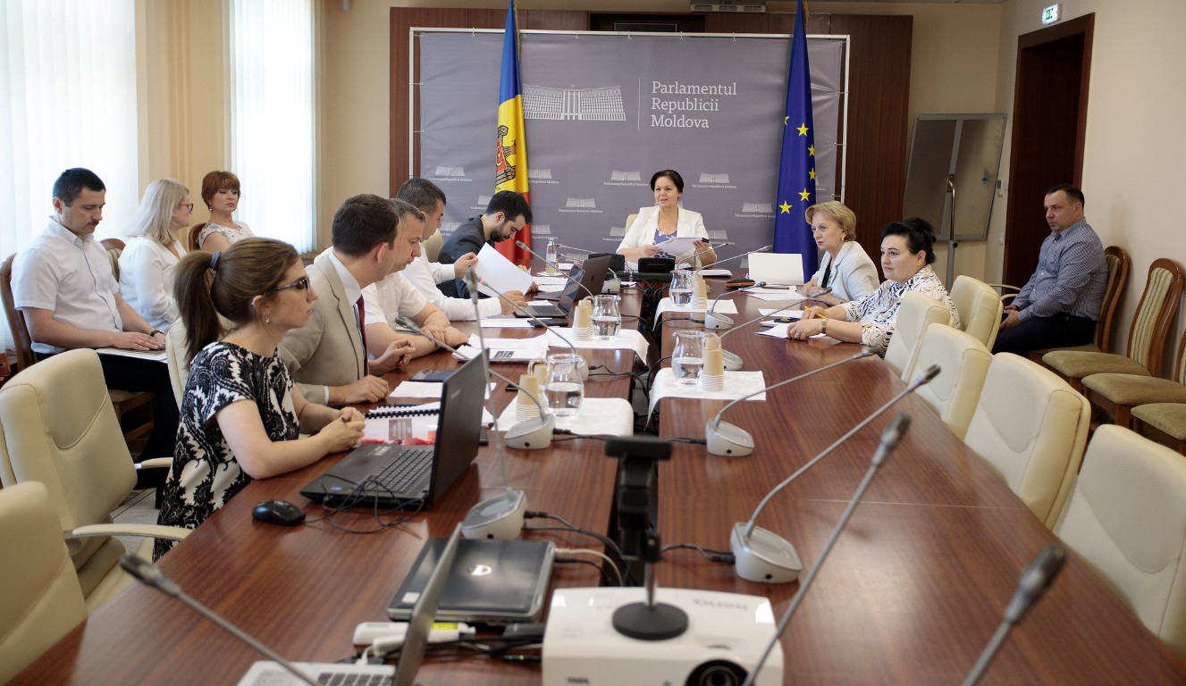 Curtea de Conturi a Republicii Moldova (CCRM), la data de 15 iunie curent, a prezentat în cadrul ședinței Comisiei de control al finanțelor publice (CCFP), Raportul auditului financiar al Raportului Guvernului privind executarea bugetului asigurărilor sociale de stat (BASS) în anul 2021 și Raportul auditului financiar al Raportului Guvernului privind executarea fondurilor asigurării obligatorii de asistență medicală (FAOAM) în anul 2021. 