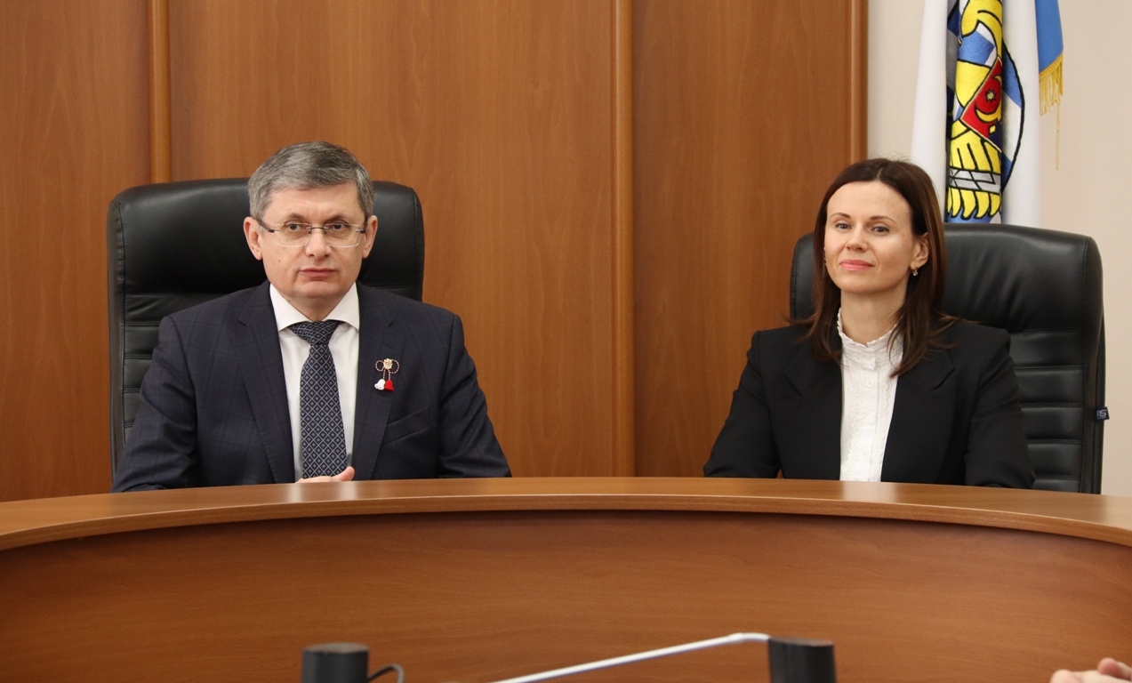 Igor Grosu, Președintele Parlamentului Republicii Moldova a prezentat-o astăzi, 22 martie, pe Tatiana Șevciuc, Președinta Curții de Conturi colectivului instituției supreme de audit. 